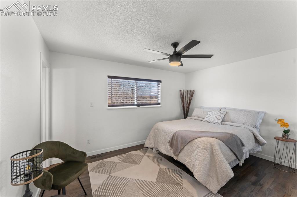 Image 20 of 41: Bedroom