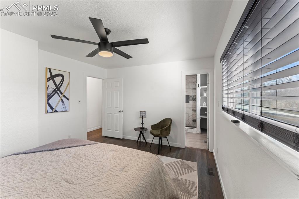 Image 22 of 41: Bedroom