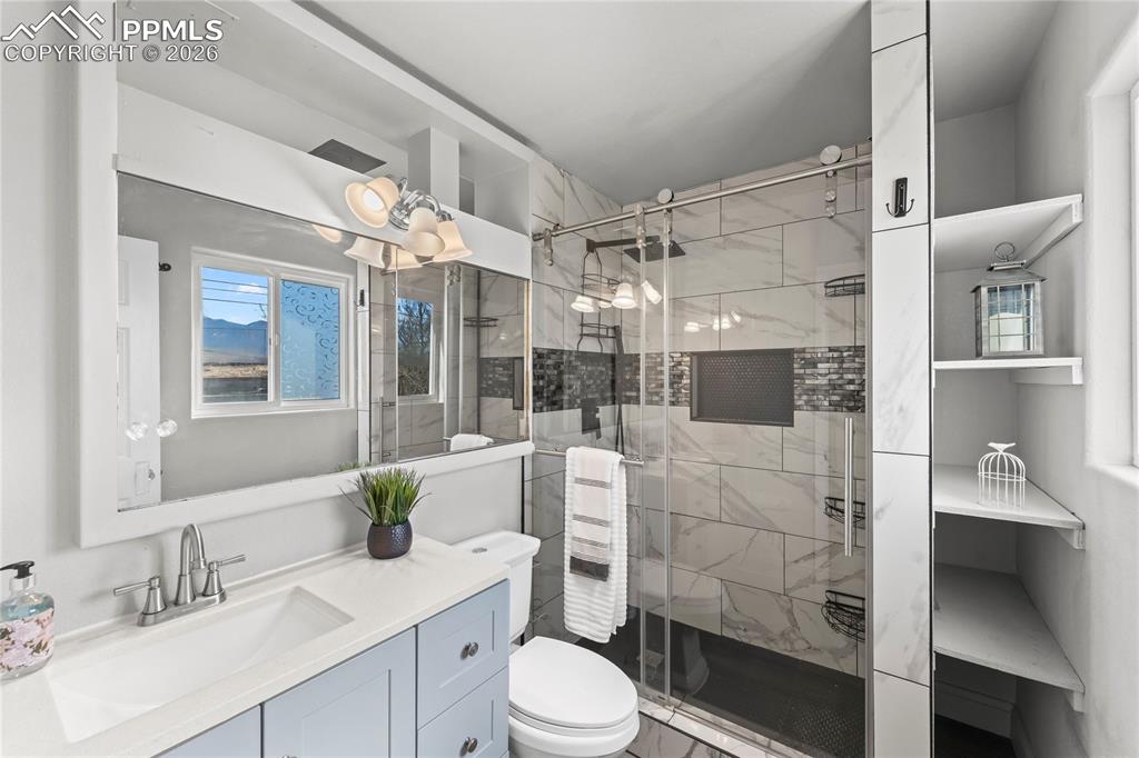 Image 23 of 41: Master Bath