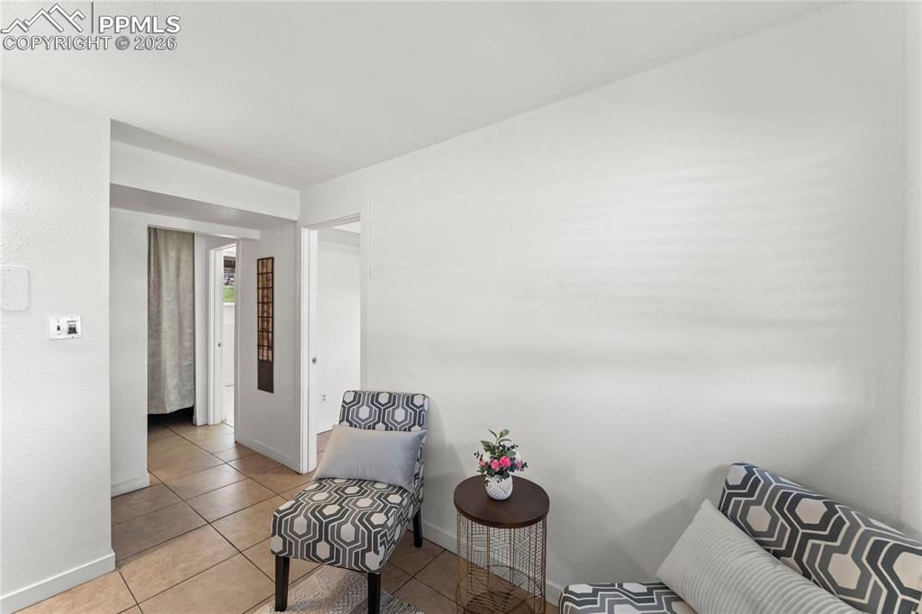 Image 27 of 41: Sitting Room