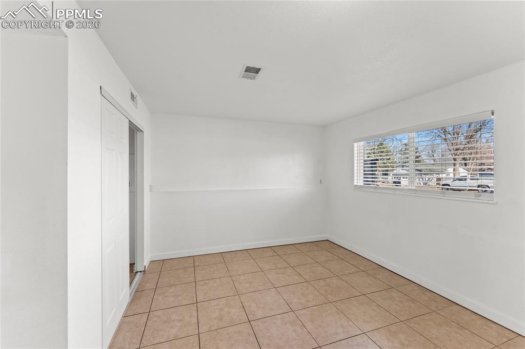 Image 28 of 41: Bedroom