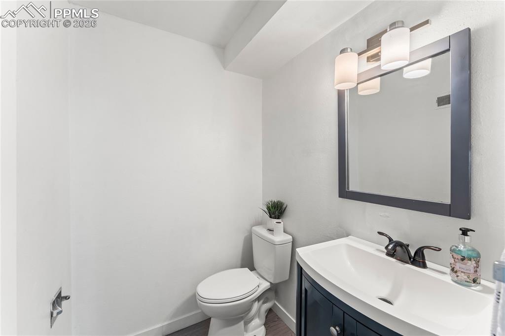 Image 30 of 41: Bathroom