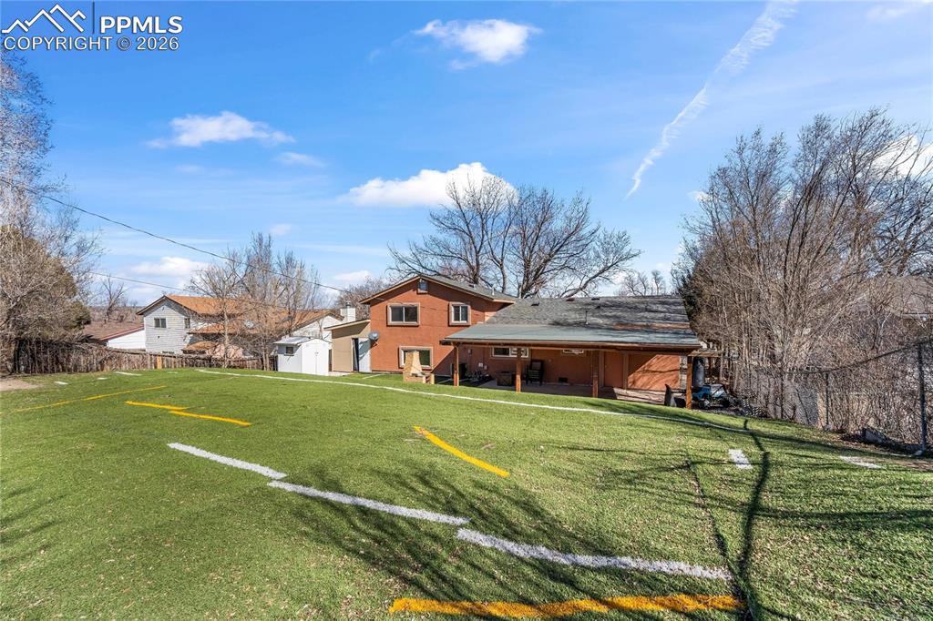 Image 37 of 41: Yard