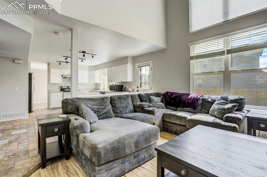 Image 15 of 43: Living Room