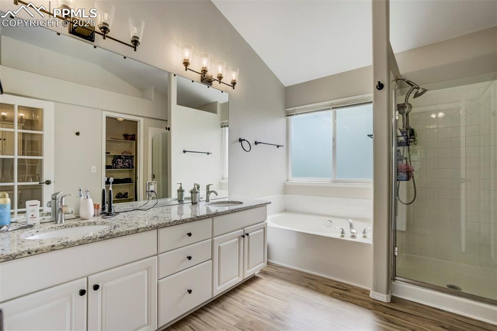 Image 24 of 43: Bathroom