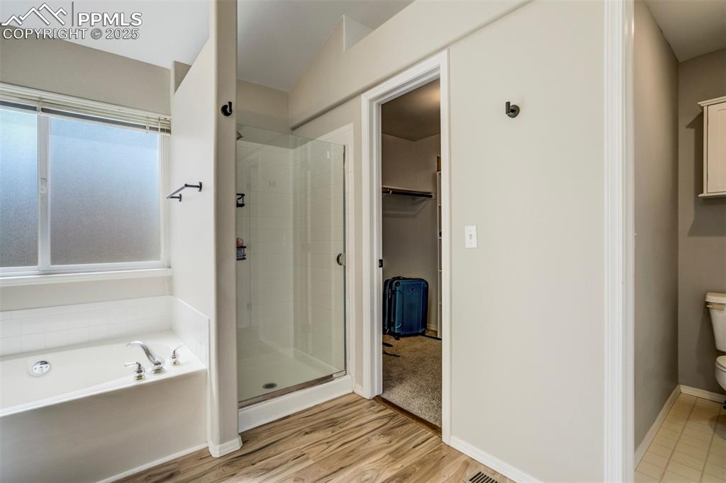 Image 25 of 43: Bathroom