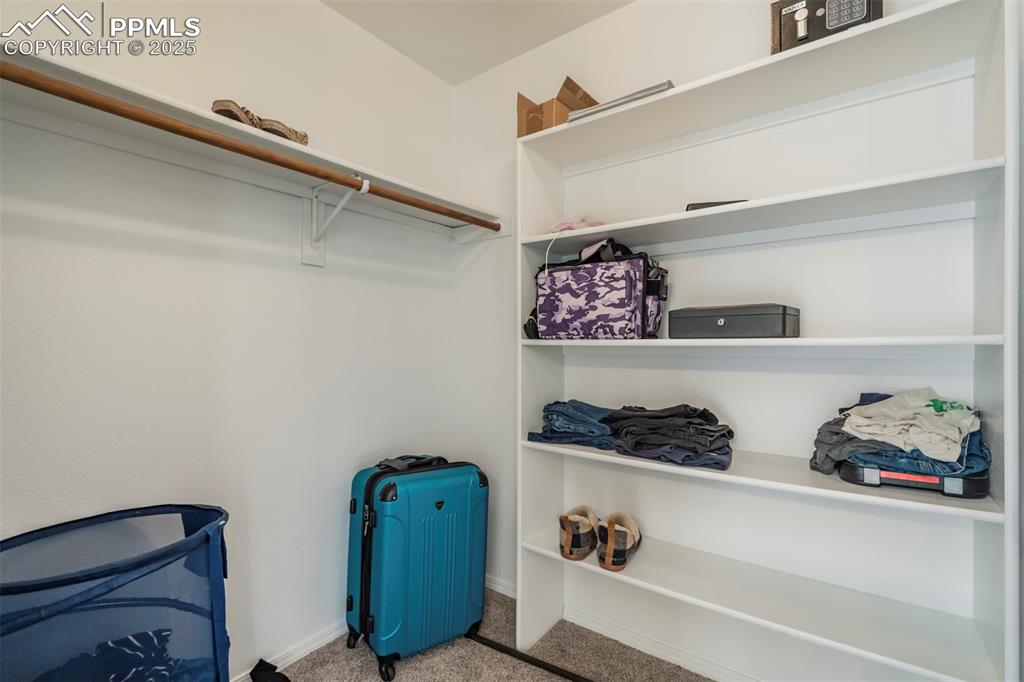 Image 26 of 43: Closet