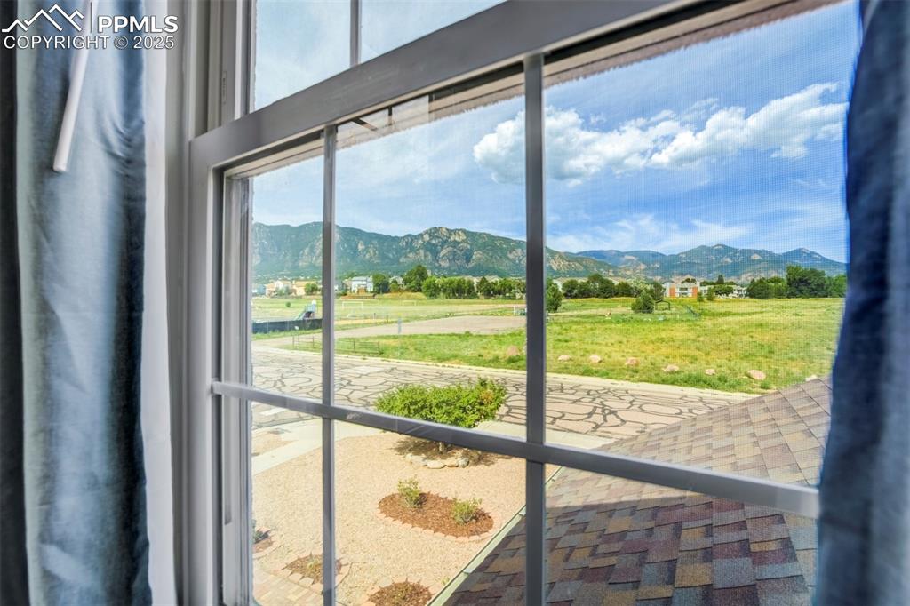 Image 28 of 43: Entry