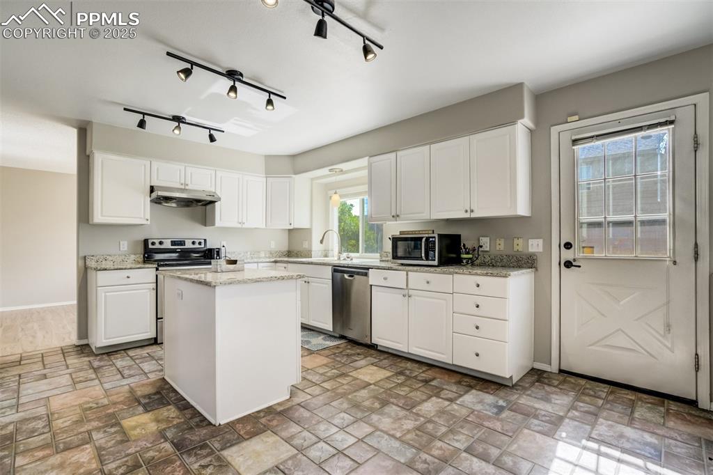 Image 8 of 43: Kitchen