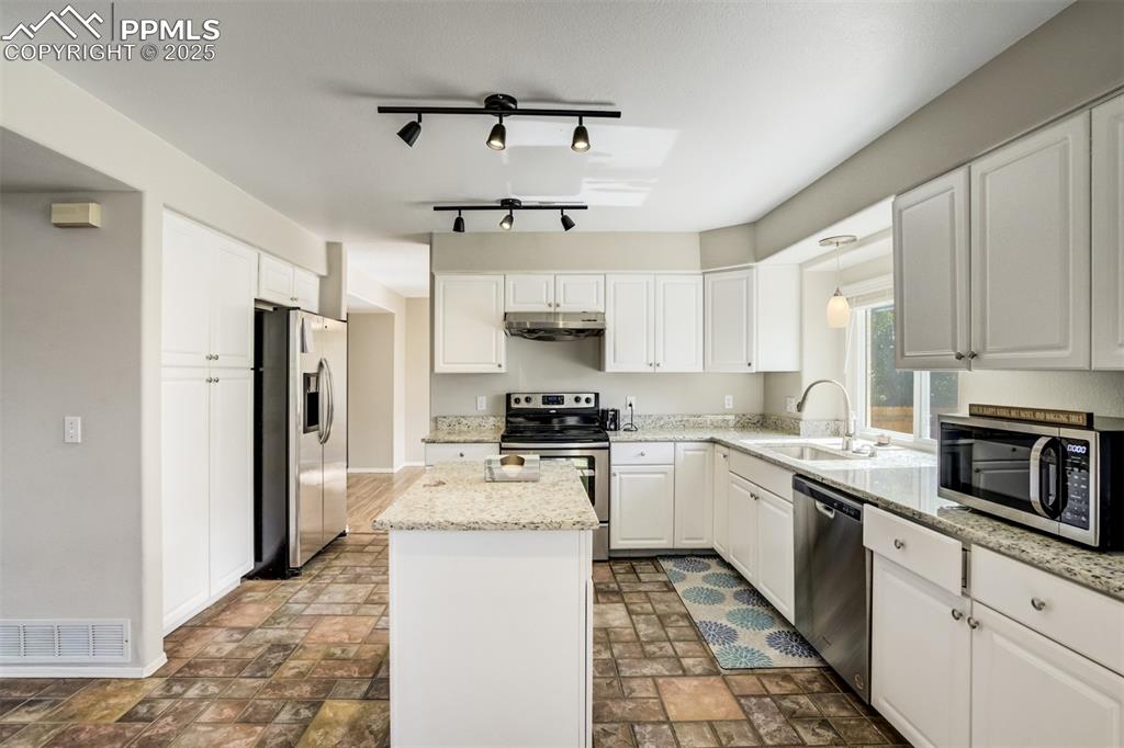 Image 9 of 43: Kitchen