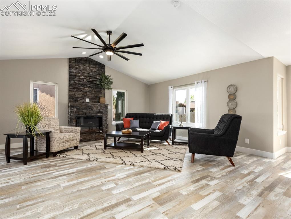 Listing 9933982, Image 2 of 35
