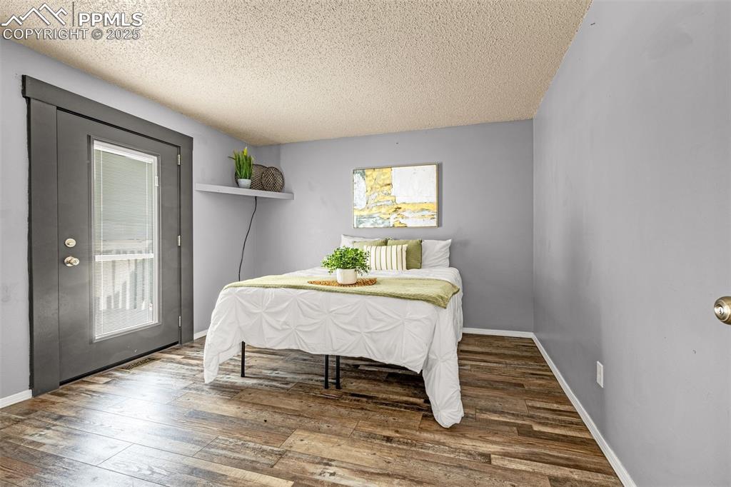 Image 12 of 25: Bedroom