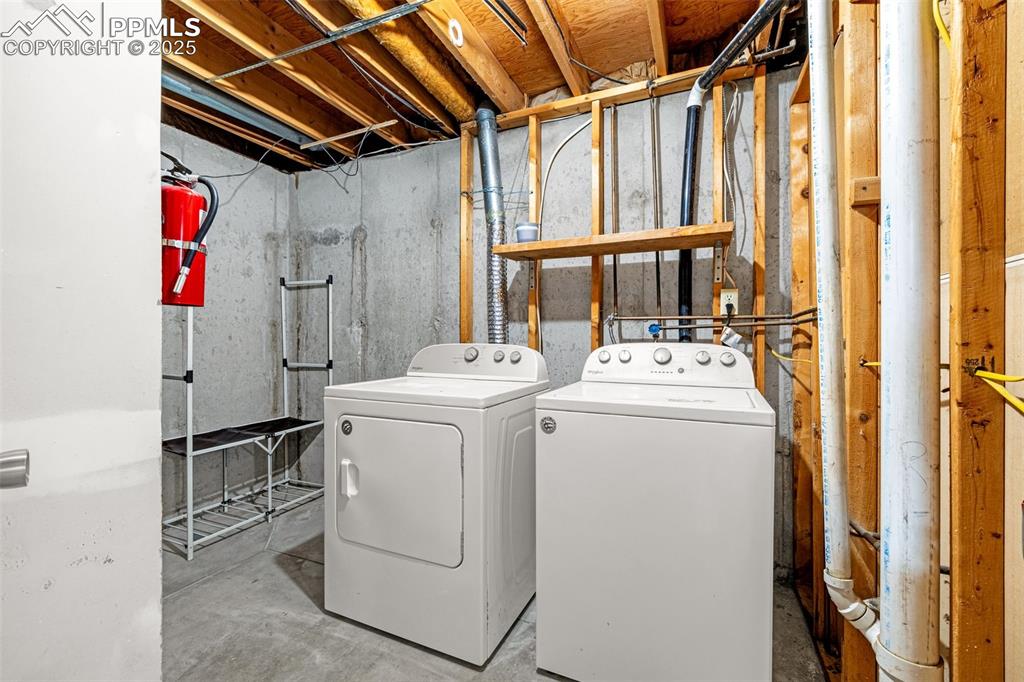 Image 19 of 25: Laundry