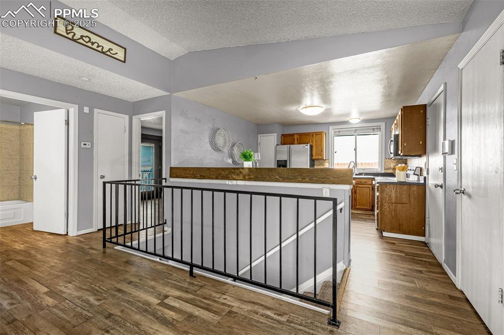 Image 2 of 25: Kitchen