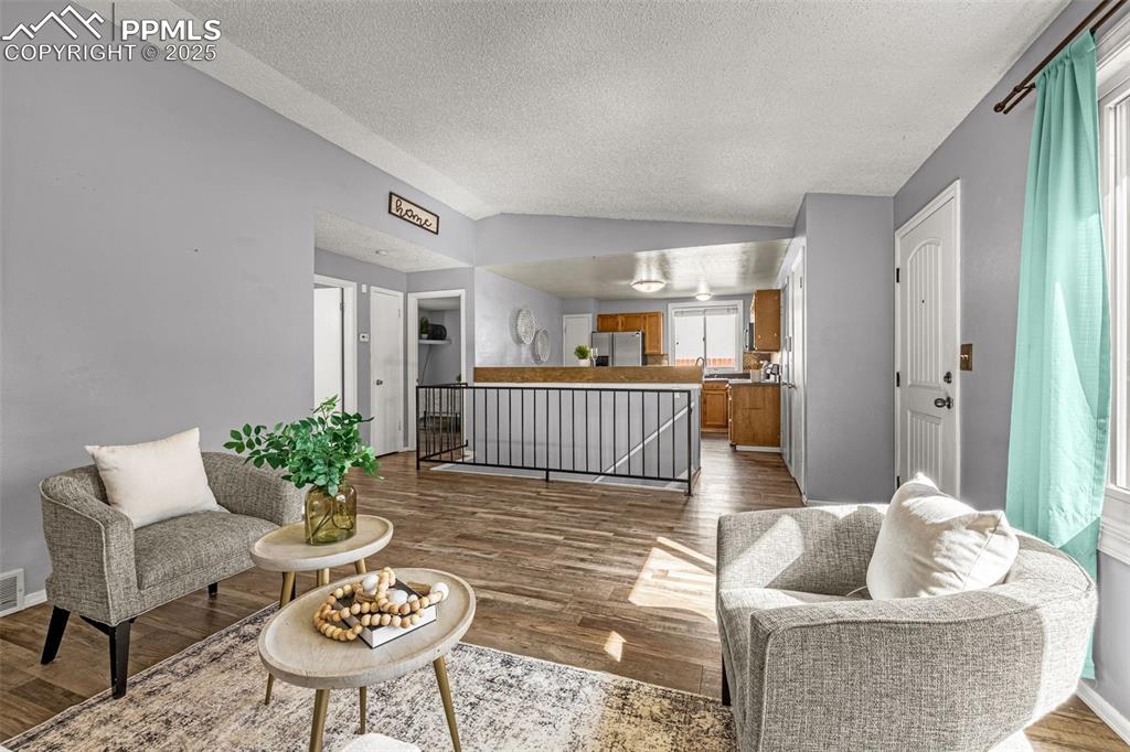 Image 7 of 25: Living Room