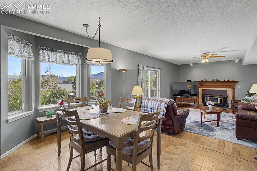 Image 15 of 46: Eat-in breakfast area with charming bay window.