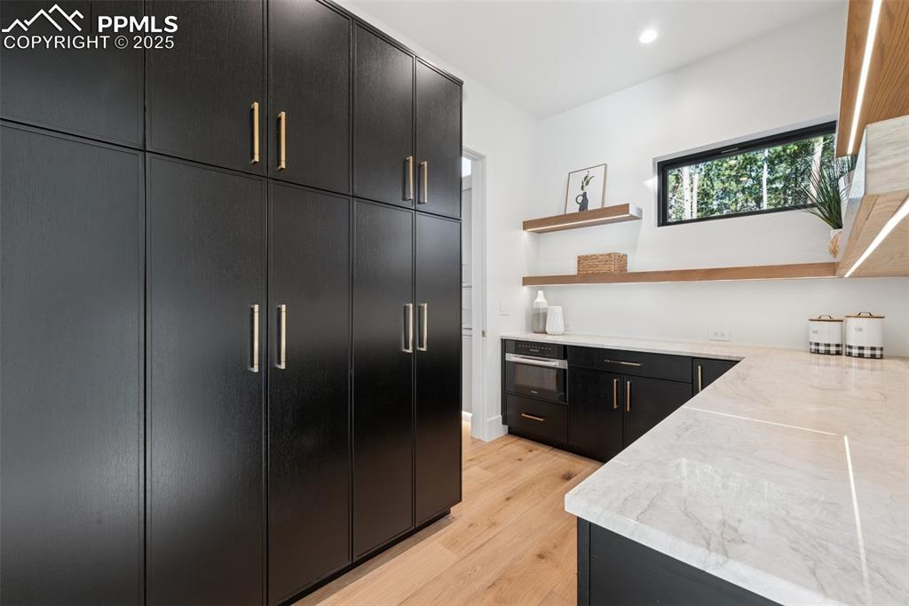 Image 12 of 50: Pantry