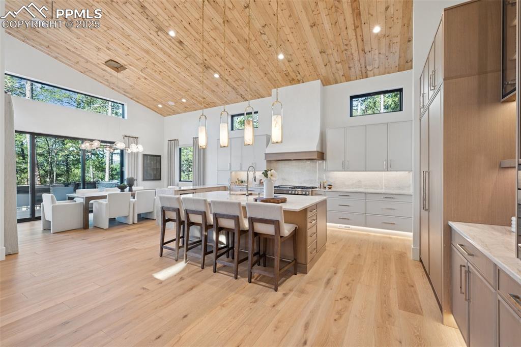 Image 9 of 50: Kitchen