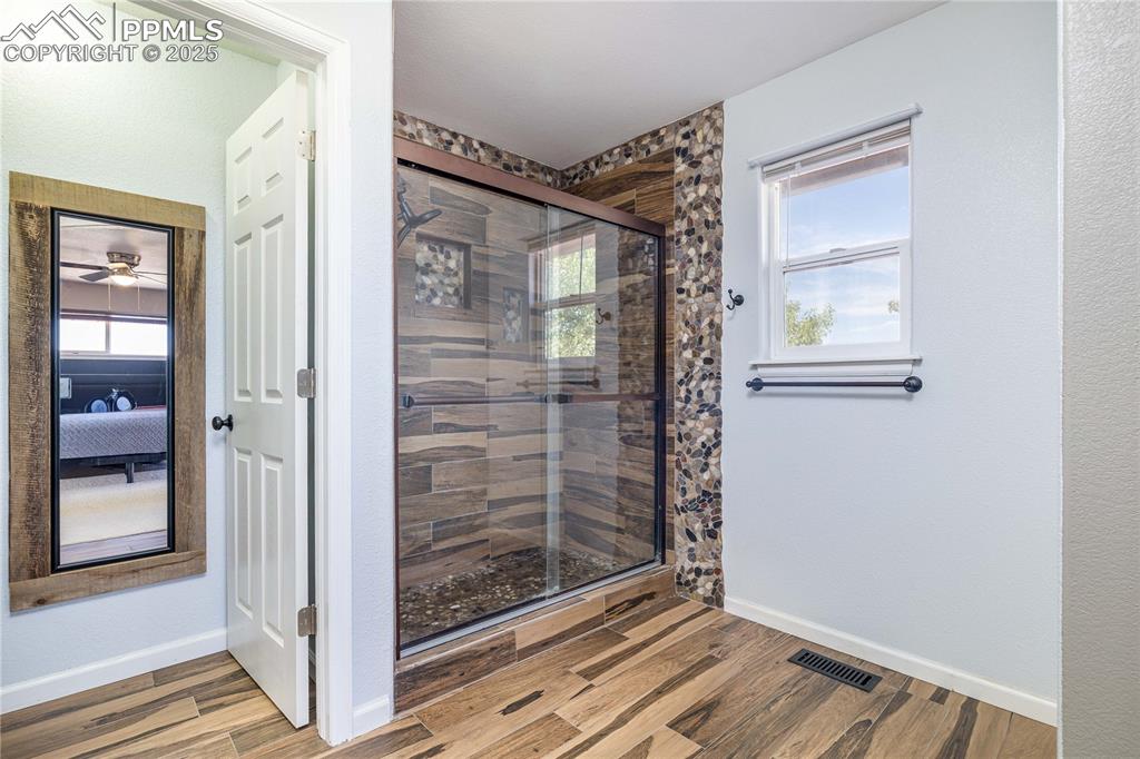 Image 13 of 47: Bathroom