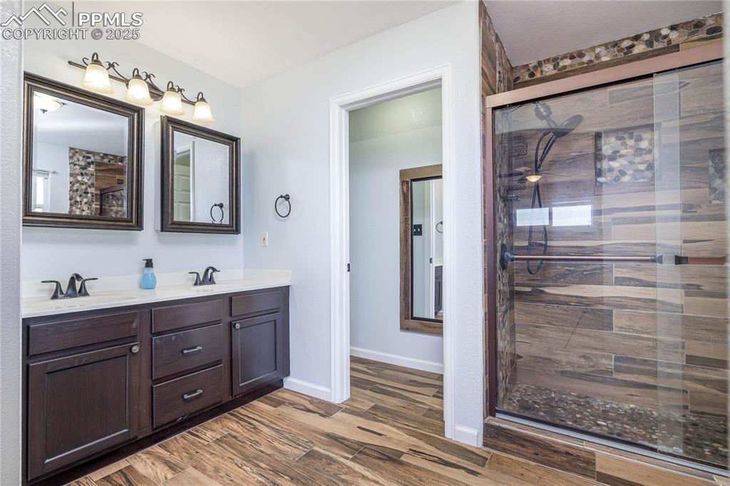 Image 14 of 47: Bathroom