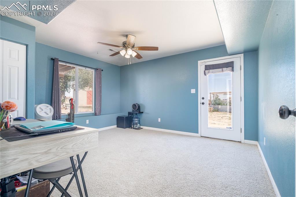 Image 17 of 47: Office