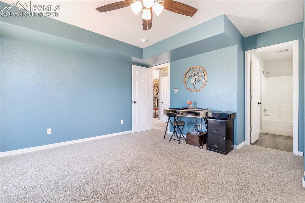 Image 18 of 47: Office