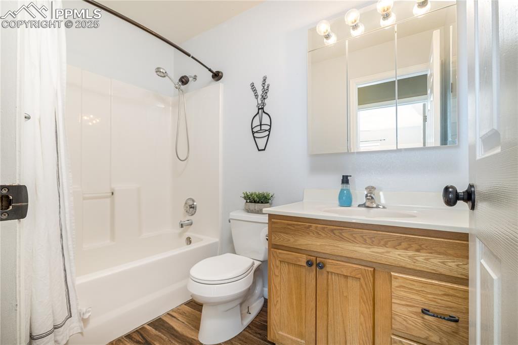 Image 19 of 47: Bathroom