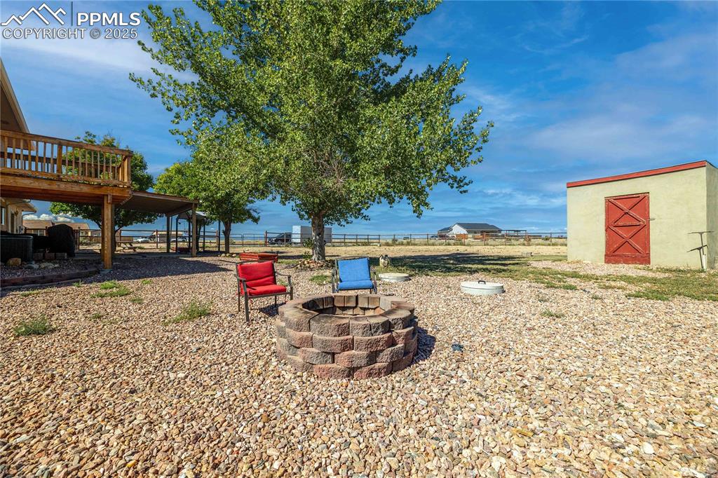 Image 31 of 47: Yard