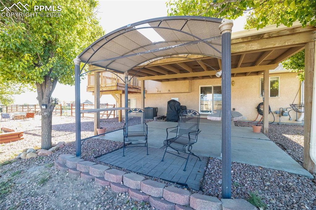 Image 34 of 47: Patio