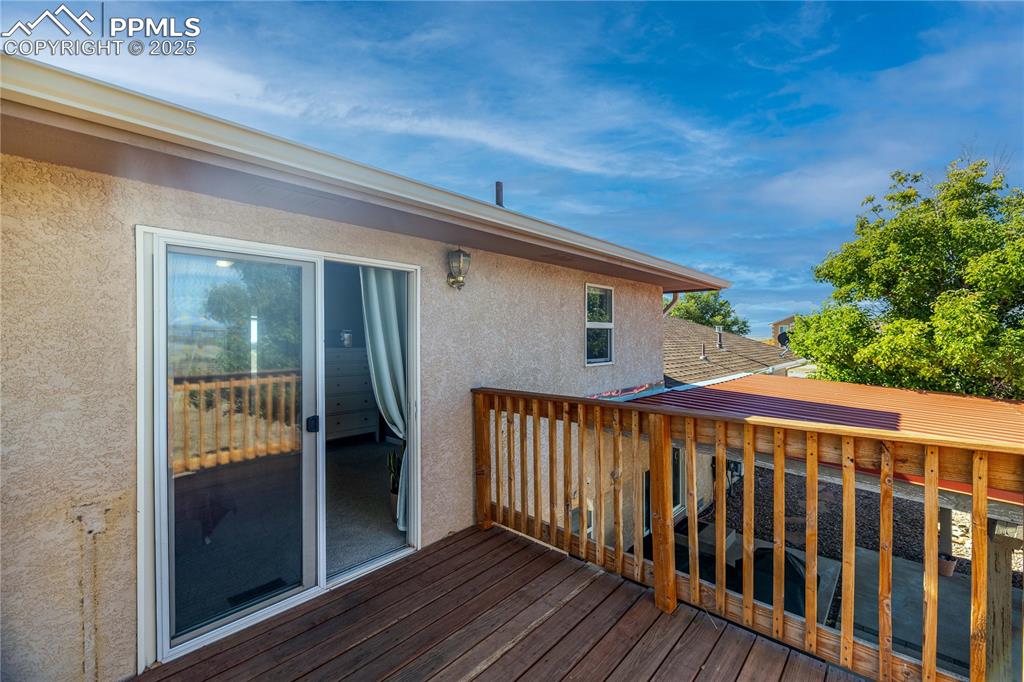 Image 35 of 47: Deck