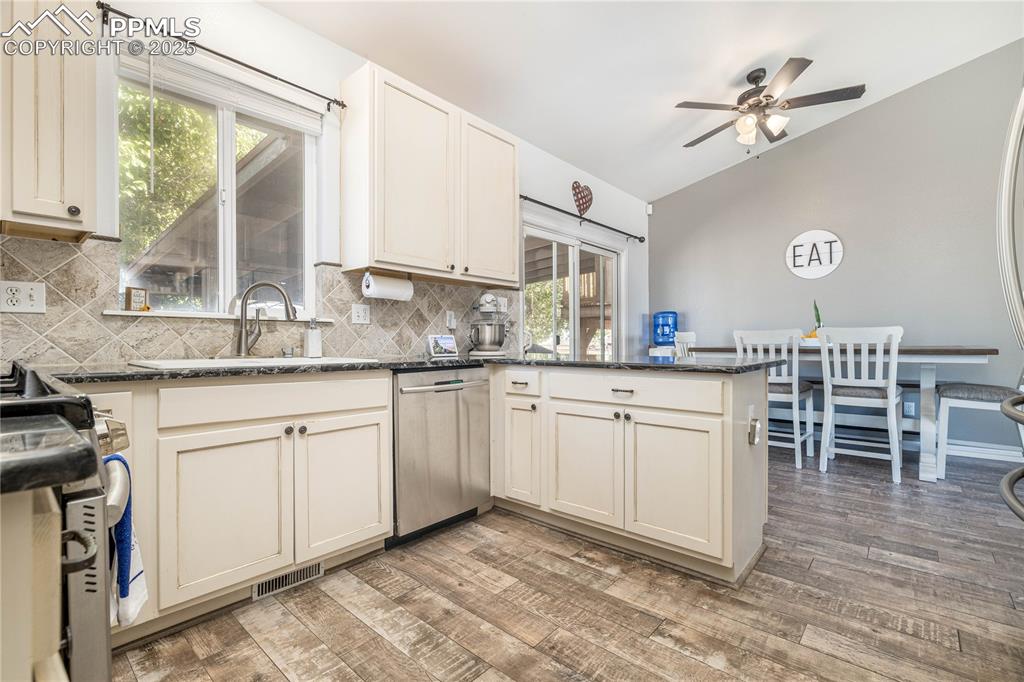 Image 6 of 47: Kitchen