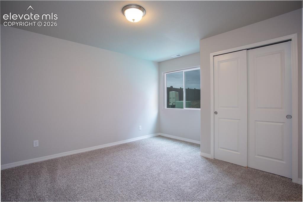 Image 5 of 18: Bedroom