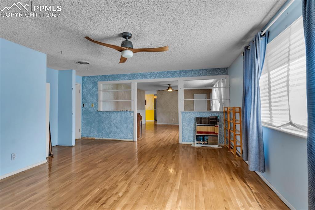 Image 10 of 40: Living Room