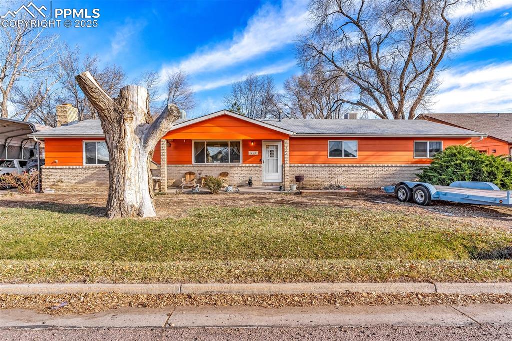 Image 4 of 40: Front of Structure