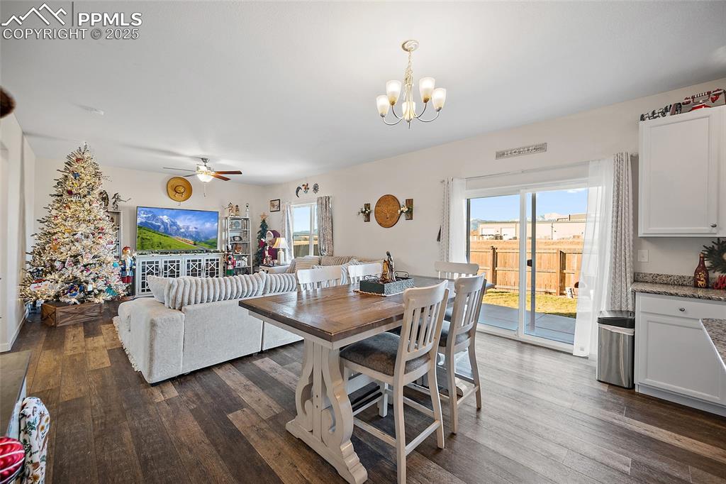 Image 10 of 39: Dining Area