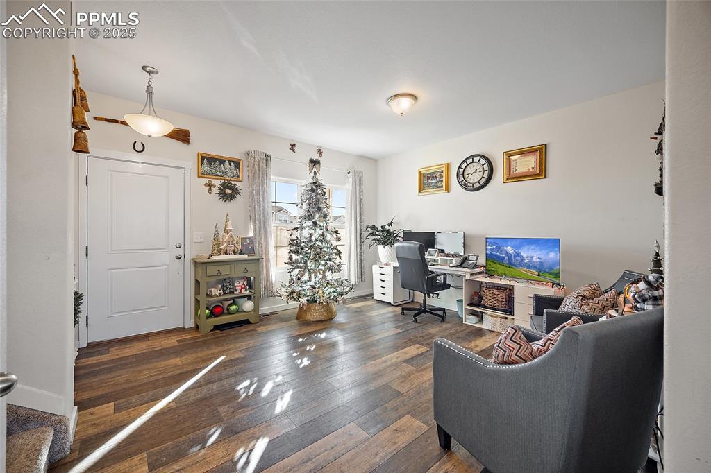 Image 14 of 39: Living Room