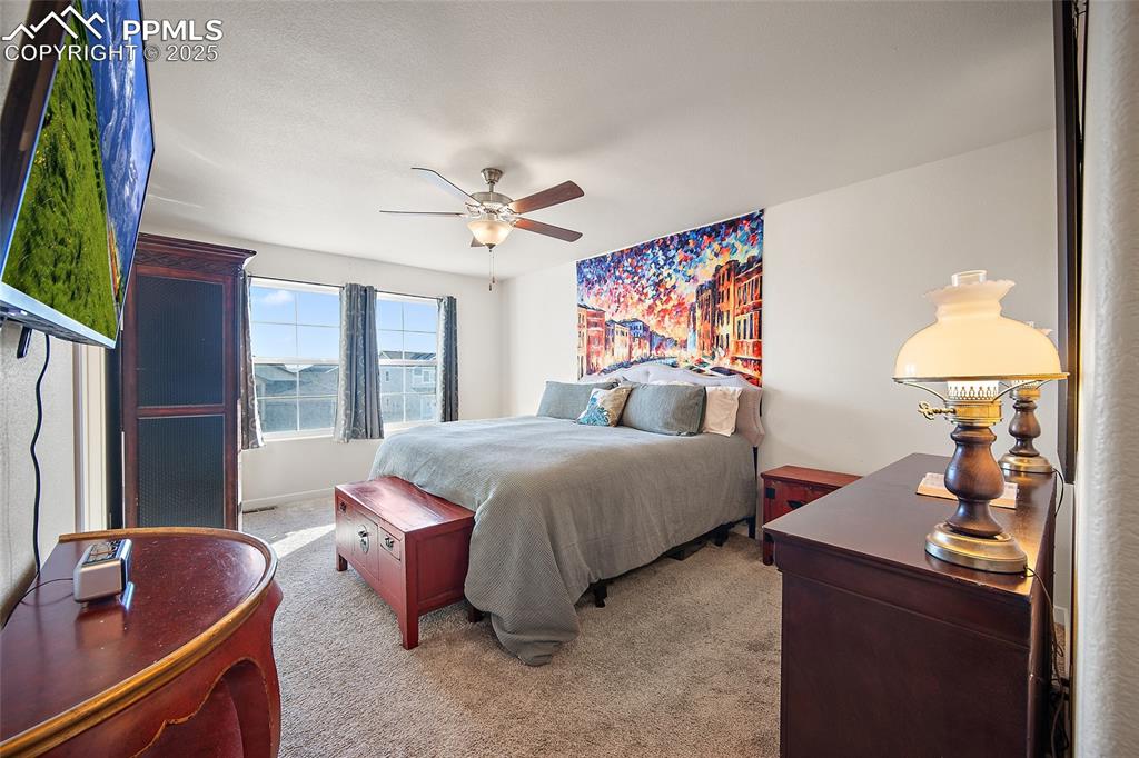 Image 22 of 39: Bedroom