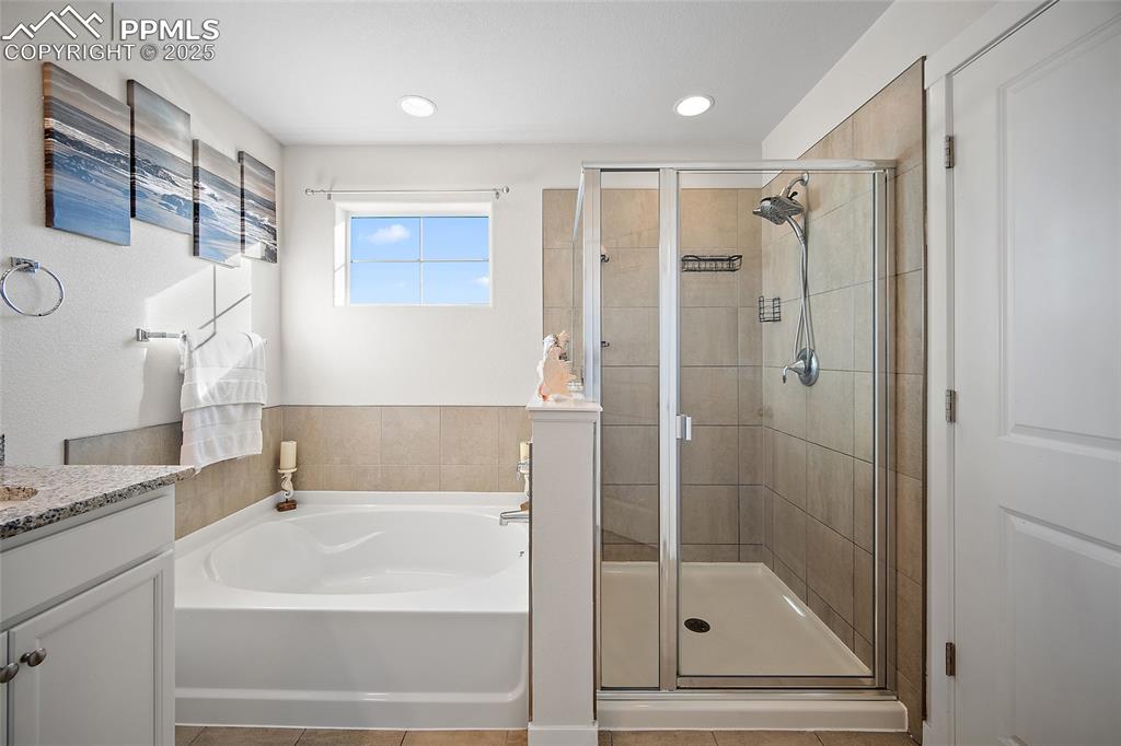 Image 25 of 39: Bathroom