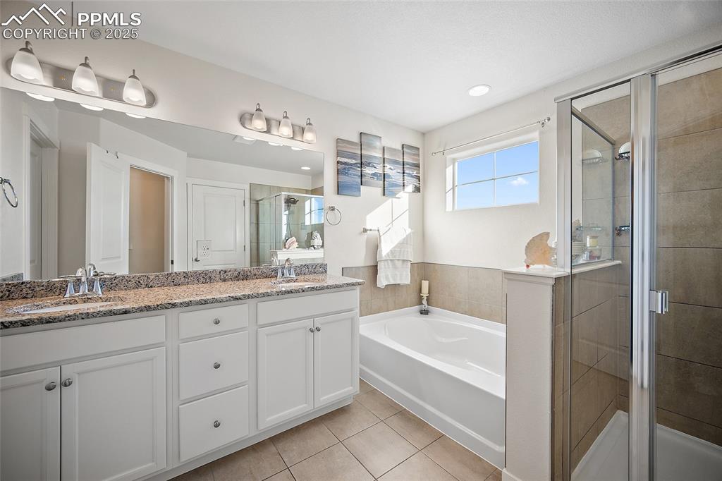 Image 26 of 39: Bathroom