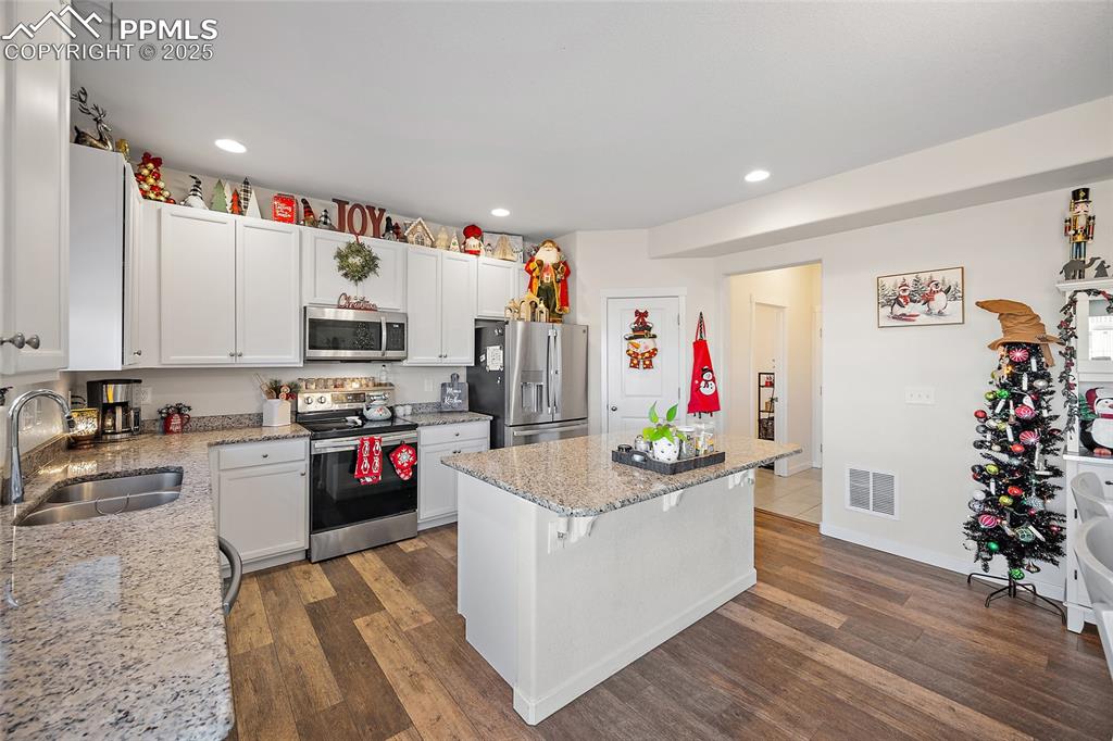 Image 7 of 39: Kitchen