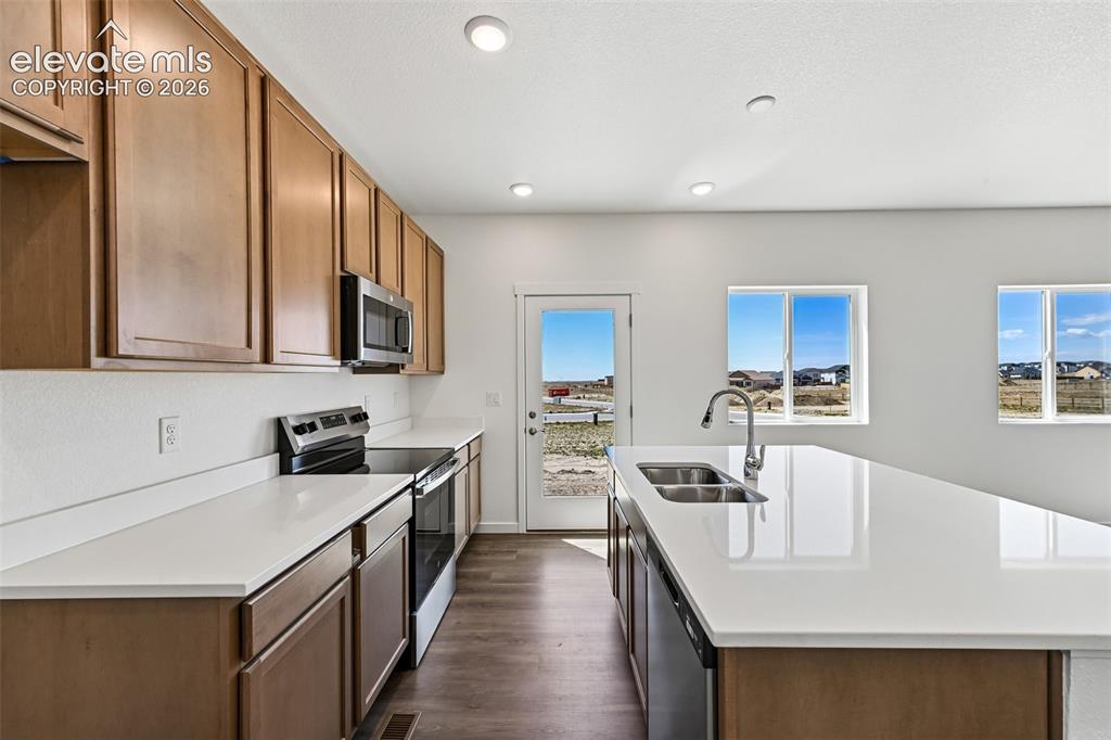 Image 11 of 34: Kitchen