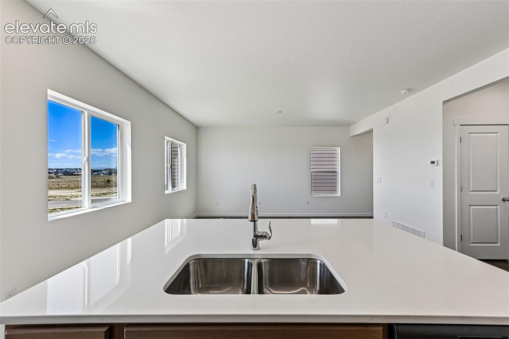 Image 15 of 34: Kitchen