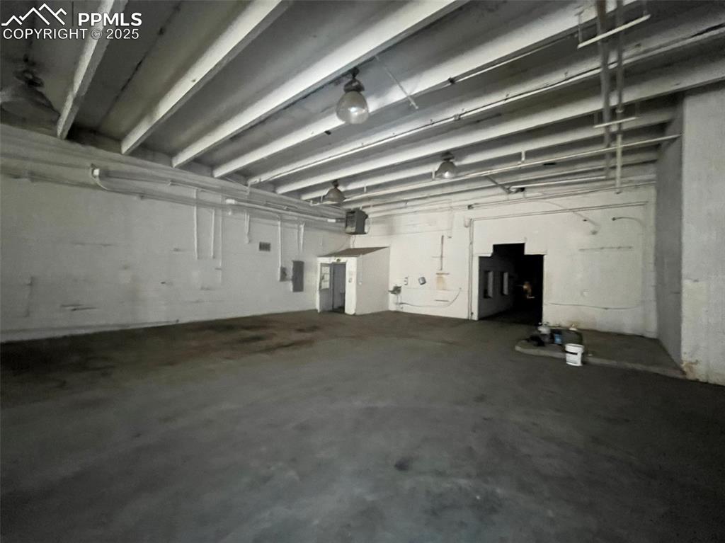 Image 17 of 23: View of garage