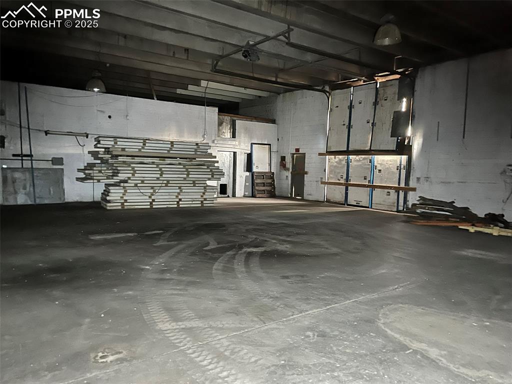 Image 19 of 23: View of garage