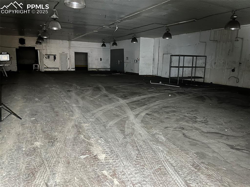Image 22 of 23: View of garage