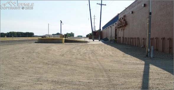 Image 3 of 23: RAILSPUR & Dock