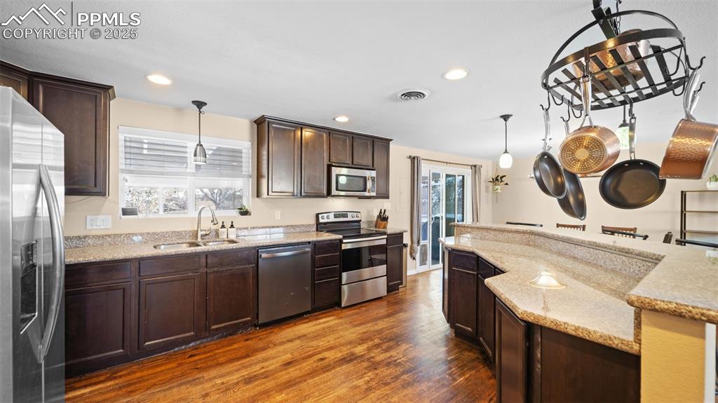 Image 11 of 37: Kitchen