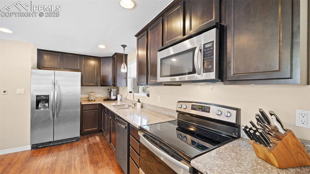 Image 13 of 37: Kitchen