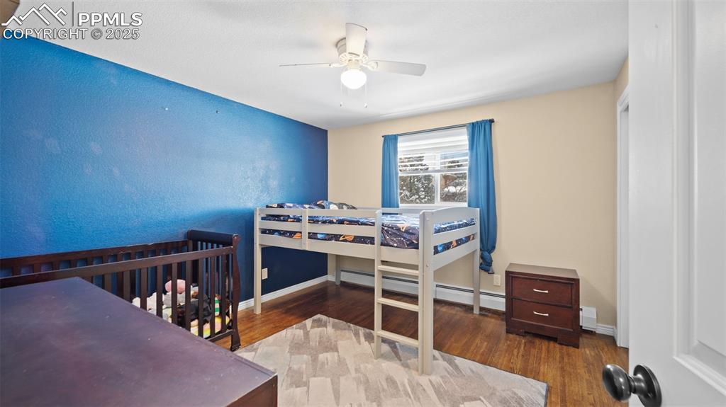 Image 14 of 37: Bedroom