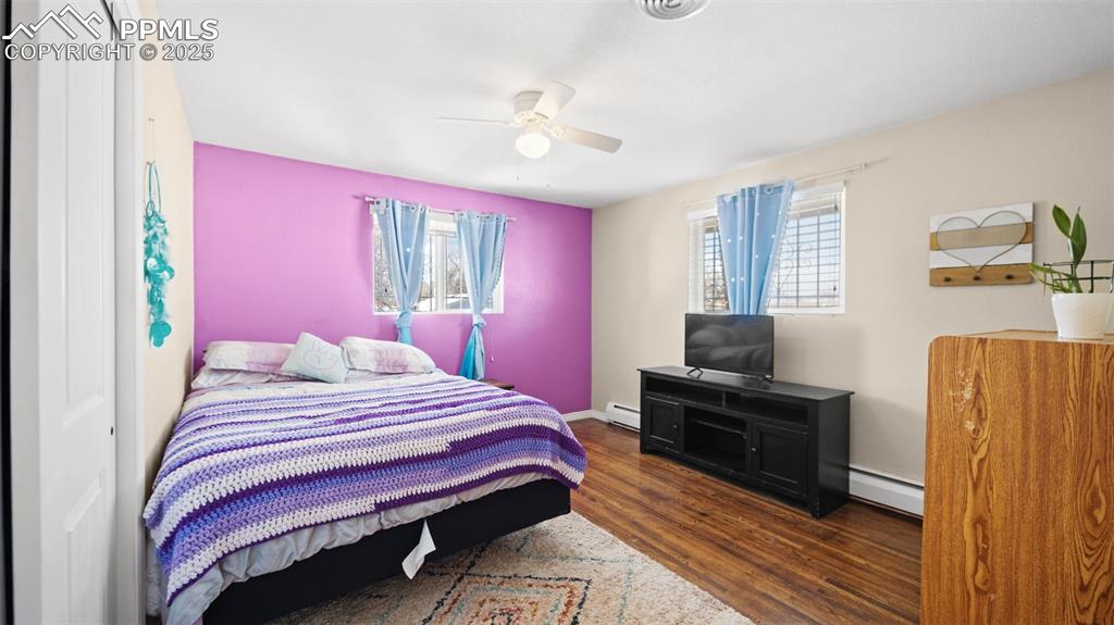 Image 15 of 37: Bedroom